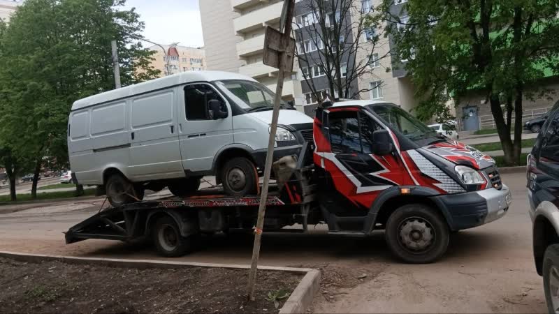 Микроавтобус с заглохшим двигателем